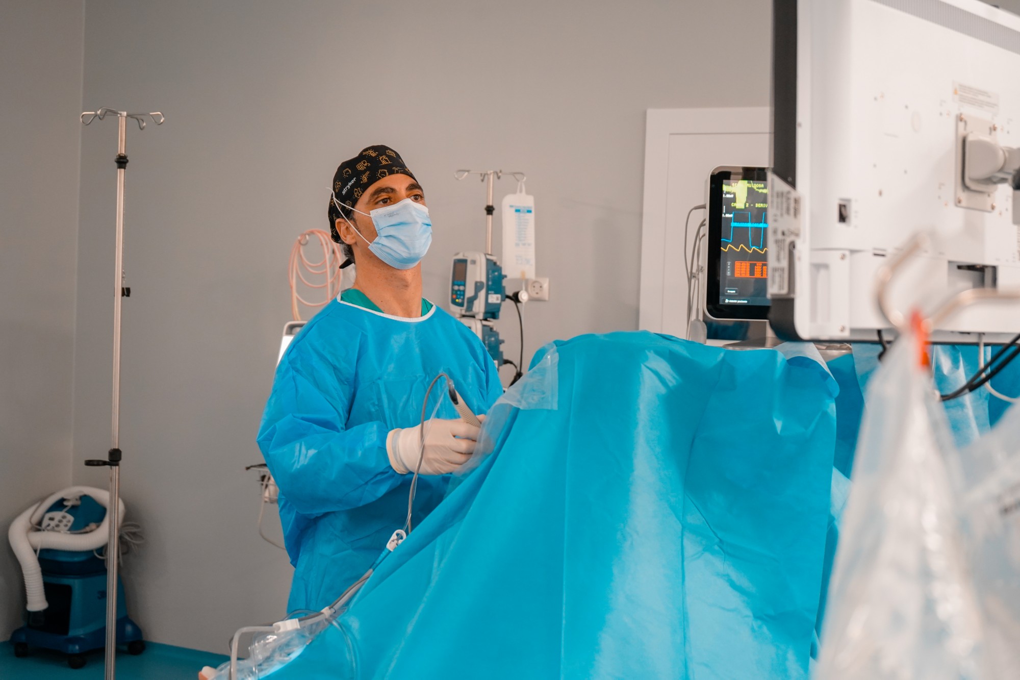 Orthopedic surgeon performing knee arthroscopy